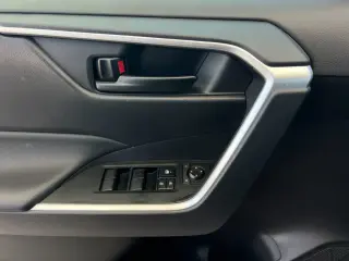 Toyota RAV4 2025 LE 4dr SUV