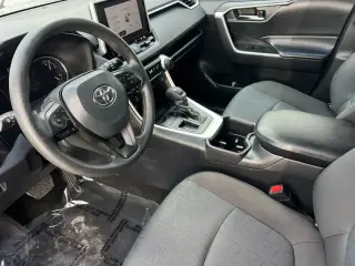 Toyota RAV4 2024 XLE 4dr SUV