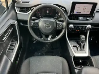 Toyota RAV4 2024 XLE 4dr SUV