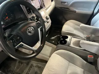 Toyota Sienna 2015 LE 7-Passenger Auto Access Seat 4dr Mini-Van
