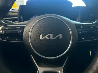 Kia K5 2022 LXS 4dr Sedan