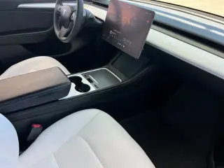 Tesla Model Y 2023 AWD Long Range 4dr Crossover