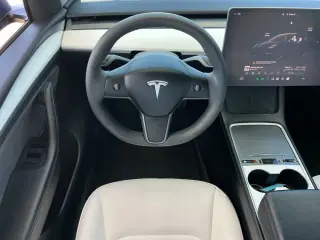 Tesla Model Y 2023 AWD Long Range 4dr Crossover
