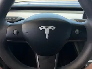 Tesla Model Y 2023 AWD Long Range 4dr Crossover