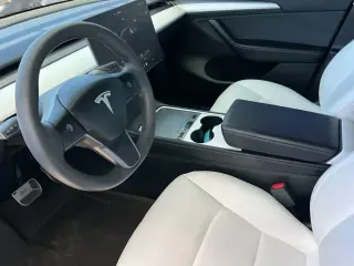 Tesla Model Y 2023 AWD Long Range 4dr Crossover