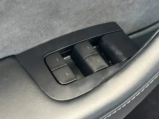 Tesla Model Y 2023 AWD Long Range 4dr Crossover