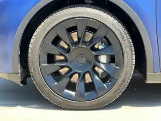 Tesla Model Y 2023 AWD Long Range 4dr Crossover