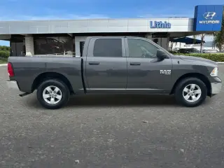 Ram 1500 Classic 2020 4x2 Tradesman 4dr Crew Cab 5.5 ft. SB Pickup