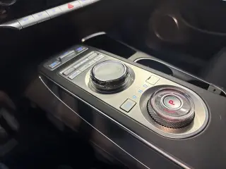 Genesis GV70 2025 AWD 2.5T Standard 4dr SUV