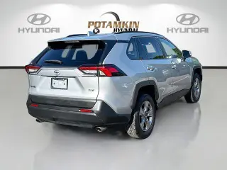 Toyota RAV4 2023 XLE 4dr SUV