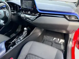Toyota C-HR 2021 XLE 4dr Crossover
