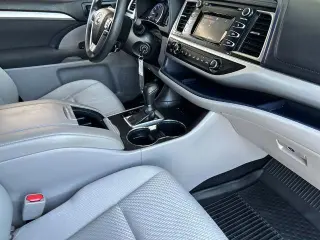 Toyota Highlander 2019 LE 4dr SUV (3.5L V6)
