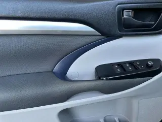 Toyota Highlander 2019 LE 4dr SUV (3.5L V6)