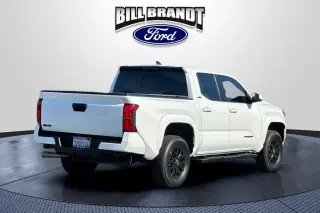 Toyota Tacoma 2025 4x4 SR5 4dr Double Cab 5.0 ft SB