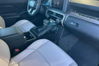 Toyota Tacoma 2025 4x4 SR5 4dr Double Cab 5.0 ft SB