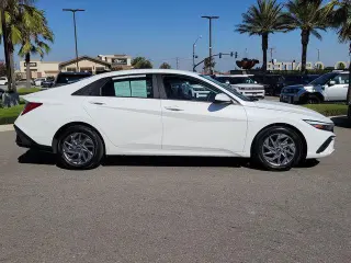 Hyundai ELANTRA Hybrid 2026 Blue 4dr Sedan