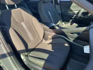 Hyundai ELANTRA Hybrid 2025 SEL Sport 4dr Sedan