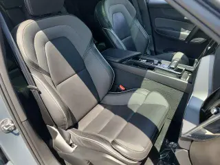 Volvo XC60 Recharge 2022 eAWD T8 R-Design 4dr SUV