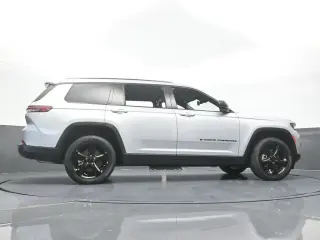Jeep Grand Cherokee L 2023 4x2 Laredo X 4dr SUV