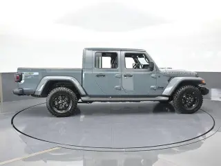 Jeep Gladiator 2025 4x4 NightHawk 4dr Crew Cab 5.0 ft. SB