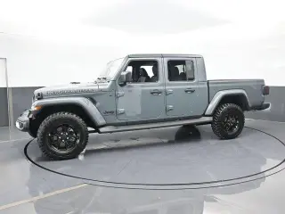 Jeep Gladiator 2025 4x4 NightHawk 4dr Crew Cab 5.0 ft. SB