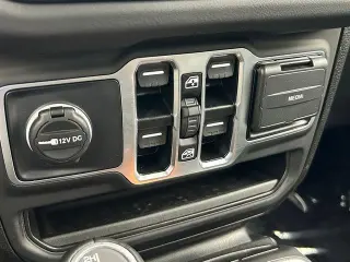 Jeep Gladiator 2025 4x4 NightHawk 4dr Crew Cab 5.0 ft. SB