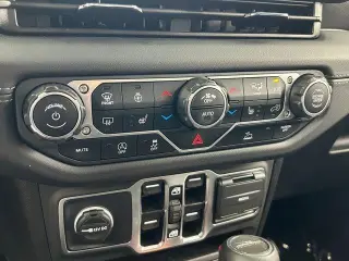 Jeep Gladiator 2025 4x4 NightHawk 4dr Crew Cab 5.0 ft. SB