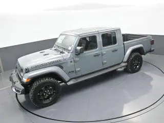 Jeep Gladiator 2025 4x4 NightHawk 4dr Crew Cab 5.0 ft. SB