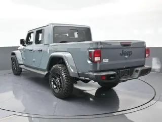 Jeep Gladiator 2025 4x4 NightHawk 4dr Crew Cab 5.0 ft. SB