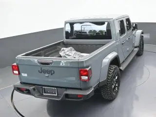 Jeep Gladiator 2025 4x4 NightHawk 4dr Crew Cab 5.0 ft. SB