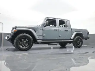 Jeep Gladiator 2025 4x4 NightHawk 4dr Crew Cab 5.0 ft. SB