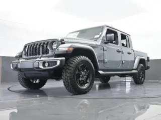 Jeep Gladiator 2025 4x4 NightHawk 4dr Crew Cab 5.0 ft. SB