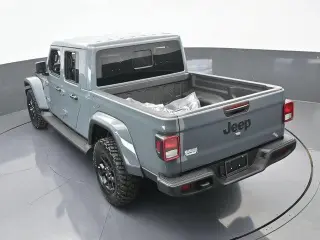 Jeep Gladiator 2025 4x4 NightHawk 4dr Crew Cab 5.0 ft. SB