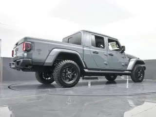 Jeep Gladiator 2025 4x4 NightHawk 4dr Crew Cab 5.0 ft. SB