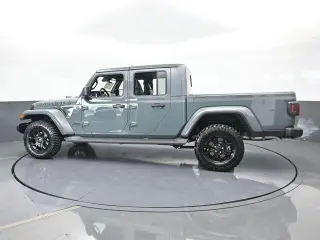 Jeep Gladiator 2025 4x4 NightHawk 4dr Crew Cab 5.0 ft. SB