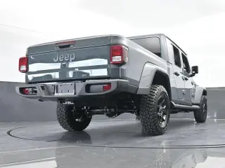 Jeep Gladiator 2025 4x4 NightHawk 4dr Crew Cab 5.0 ft. SB
