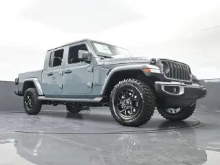 Jeep Gladiator 2025 4x4 NightHawk 4dr Crew Cab 5.0 ft. SB