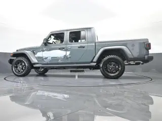 Jeep Gladiator 2025 4x4 NightHawk 4dr Crew Cab 5.0 ft. SB