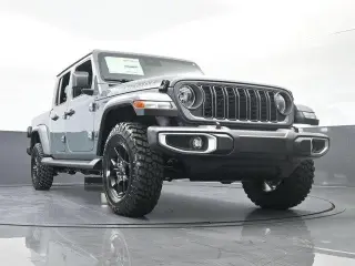 Jeep Gladiator 2025 4x4 NightHawk 4dr Crew Cab 5.0 ft. SB