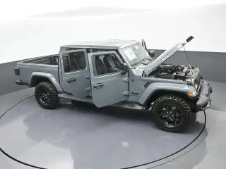 Jeep Gladiator 2025 4x4 NightHawk 4dr Crew Cab 5.0 ft. SB