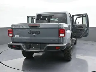 Jeep Gladiator 2025 4x4 NightHawk 4dr Crew Cab 5.0 ft. SB