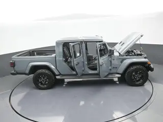Jeep Gladiator 2025 4x4 NightHawk 4dr Crew Cab 5.0 ft. SB
