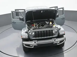 Jeep Gladiator 2025 4x4 NightHawk 4dr Crew Cab 5.0 ft. SB