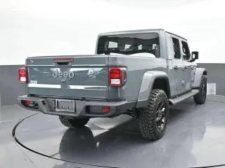Jeep Gladiator 2025 4x4 NightHawk 4dr Crew Cab 5.0 ft. SB