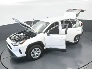 Toyota RAV4 2025 LE 4dr SUV