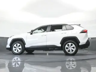 Toyota RAV4 2025 LE 4dr SUV