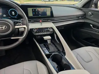 Hyundai ELANTRA 2025 Limited 4dr Sedan