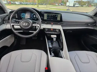 Hyundai ELANTRA 2025 Limited 4dr Sedan