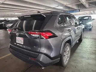 Toyota RAV4 2022 XLE Premium 4dr SUV