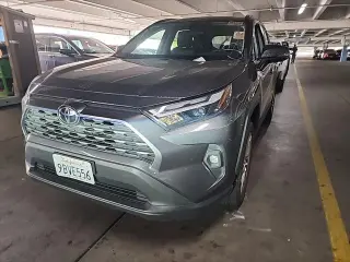 Toyota RAV4 2022 XLE Premium 4dr SUV